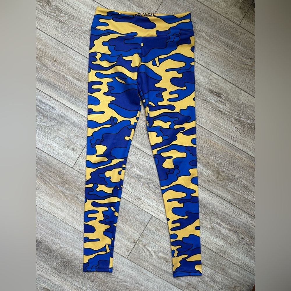 Corey Paige Leggings Blue Yellow Camo Small